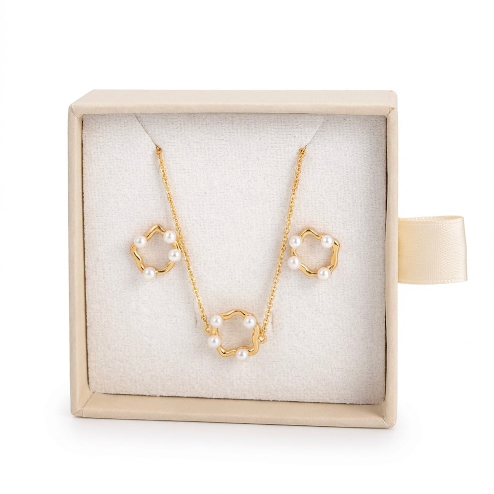 Faux pearl choker necklace