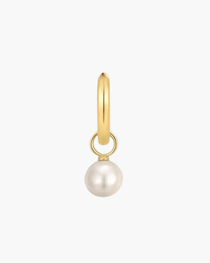 Single pearl hoop earring in 18K gold plated 925 sterling silver, worn on one ear.