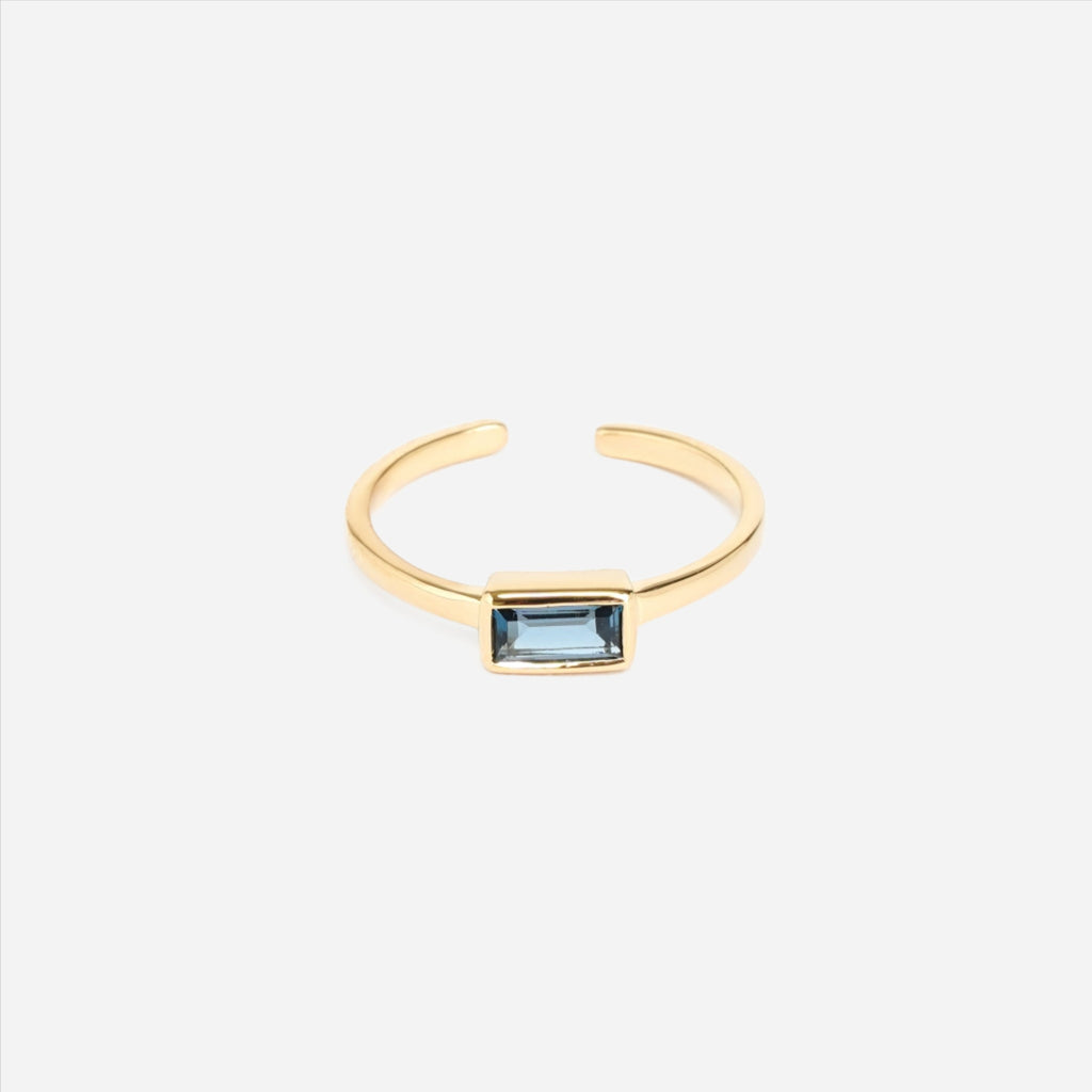 london blue topaz baguette ring in vermeil gold