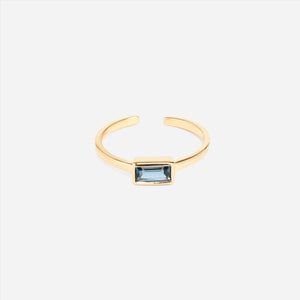 london blue topaz baguette ring in vermeil gold