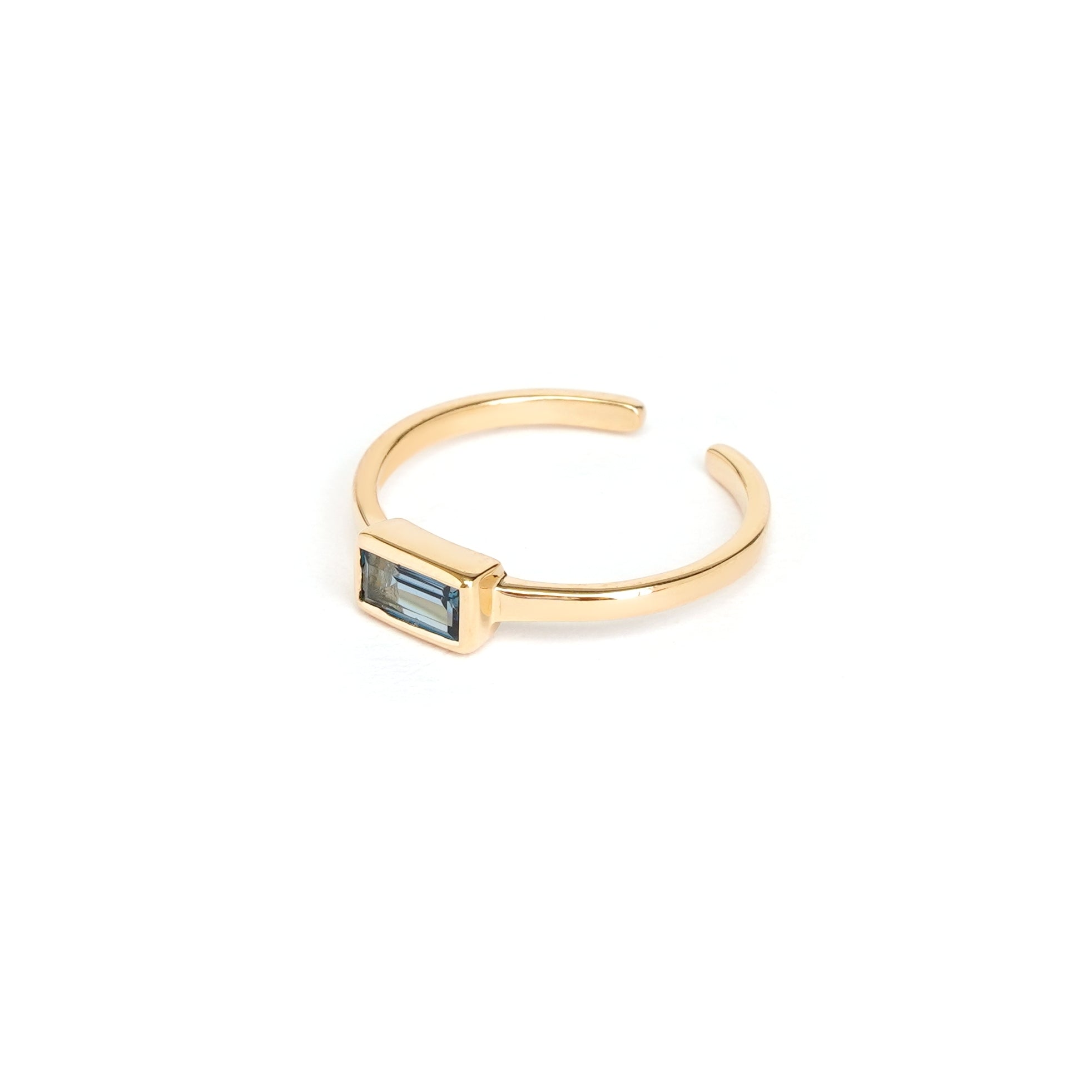 london blue topaz baguette ring in vermeil gold