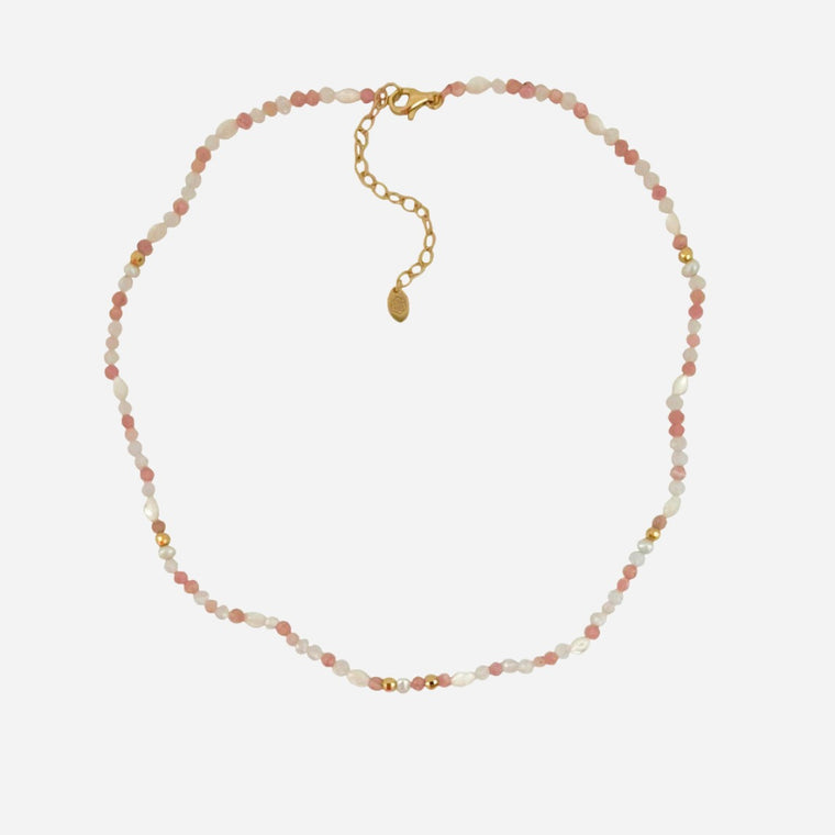 pink and pearl choker